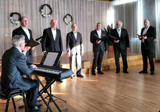 Lēdurgas kultūras nama dziedošo vīru kopa